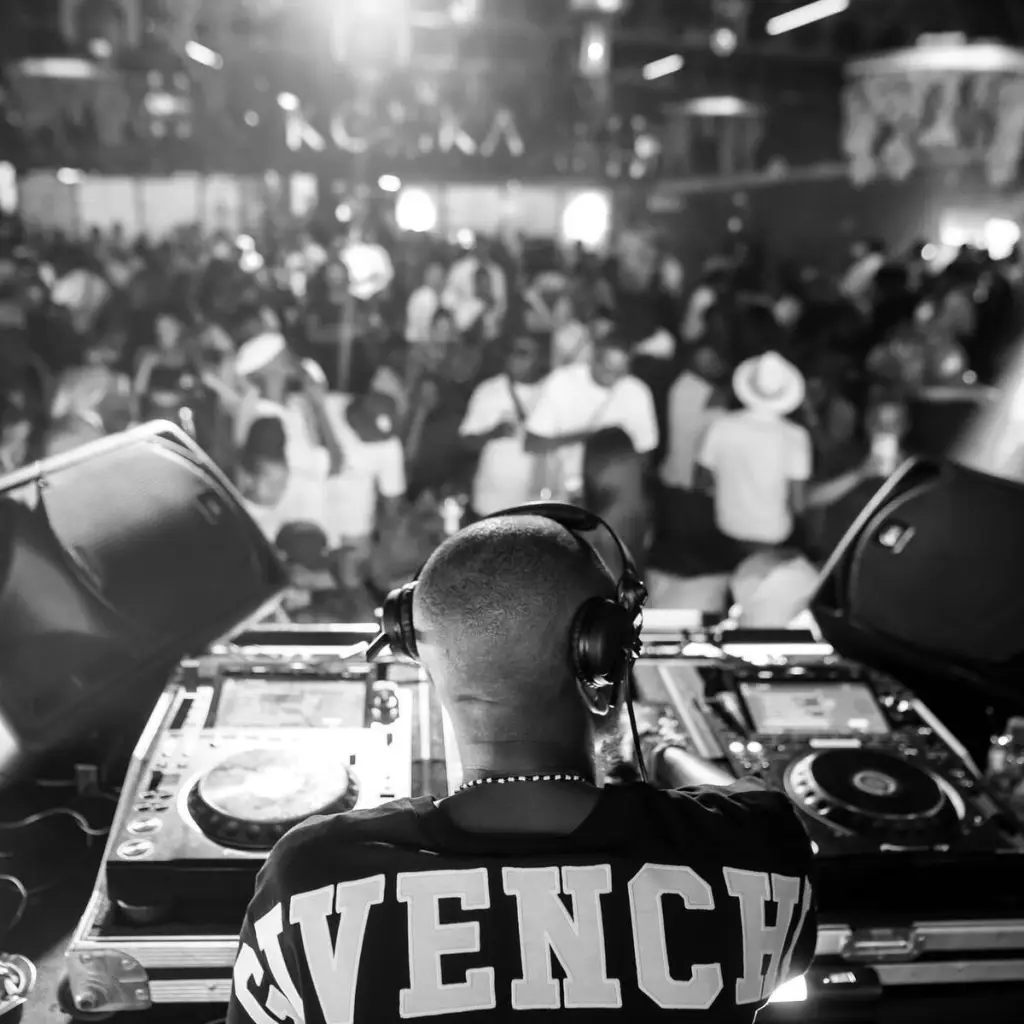 Kabza De Small Ft. Mfr Souls – One King