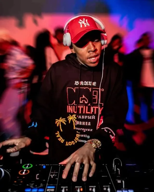 Vigro Deep, Mpumi & Professor Ft. DJ Cleo, Aymos & Makhadzi – Rumble