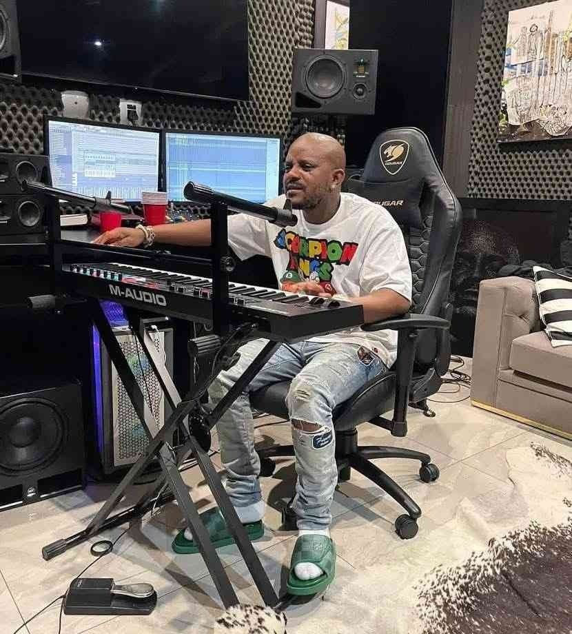 Kabza De Small – Turbang Studio Amapiano Mix (Endaweni Lounge)