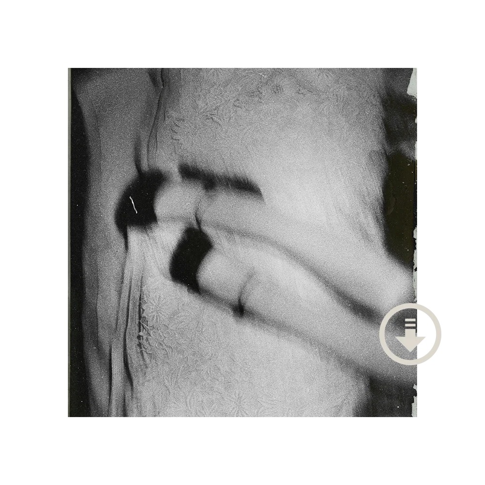 Ariana Grande – Kiss Me